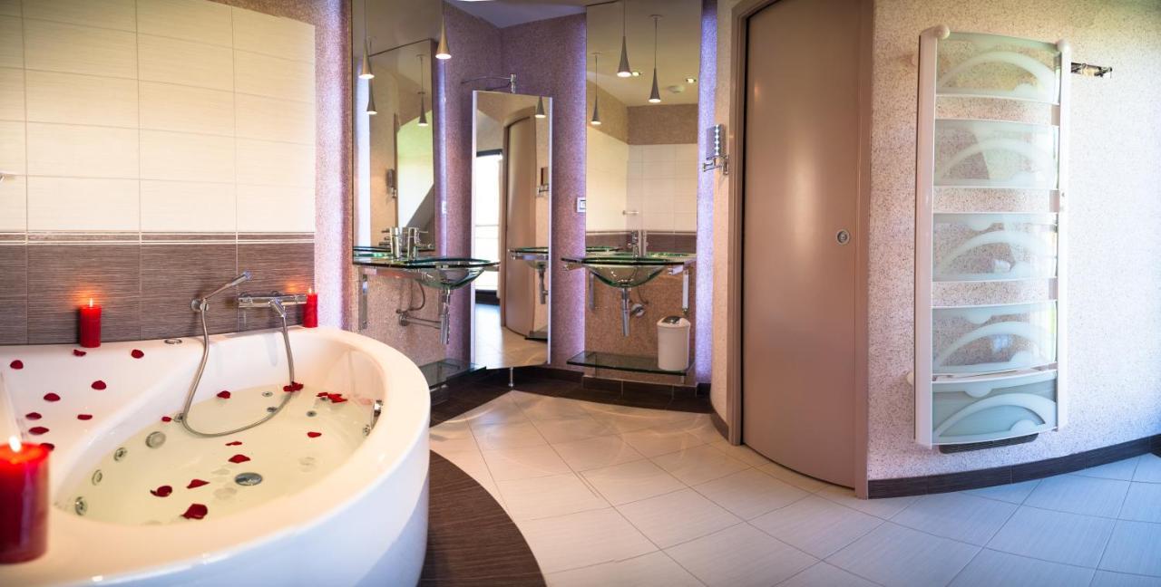 Le Domaine Des Chevaliers De Malte Bed & Breakfast Villedieu-les-Poëles Dış mekan fotoğraf