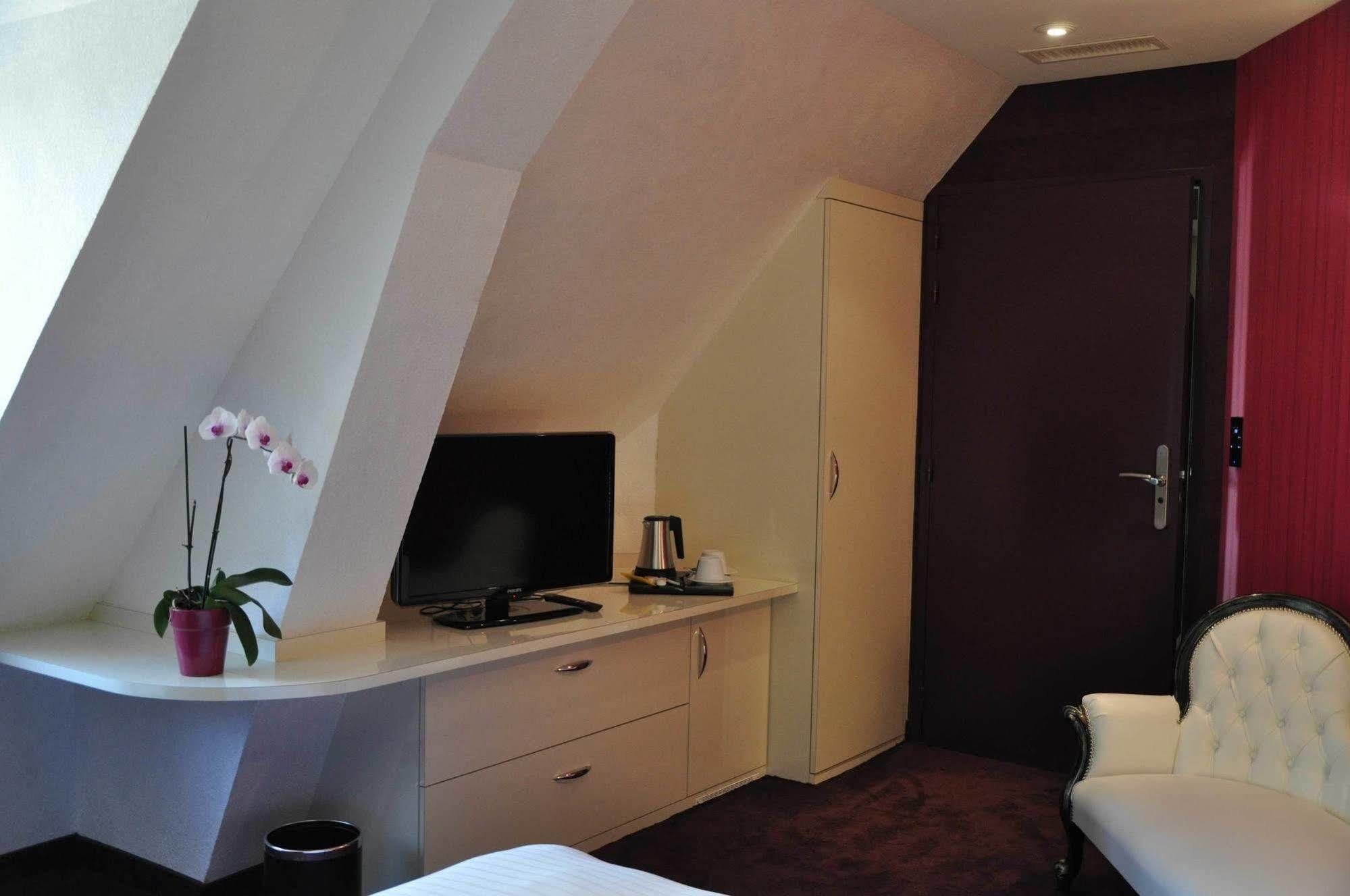 Le Domaine Des Chevaliers De Malte Bed & Breakfast Villedieu-les-Poëles Dış mekan fotoğraf